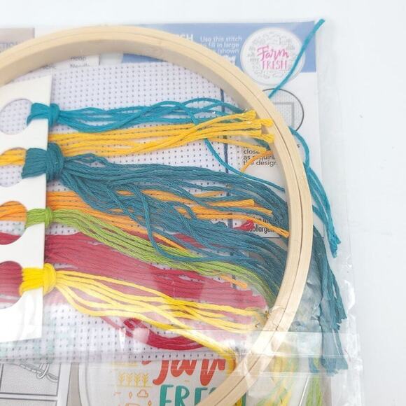 ArtSkills Crafter's Closet Rustic Embroidery Kit New In Package Christmas Gift - Picture 5 of 7